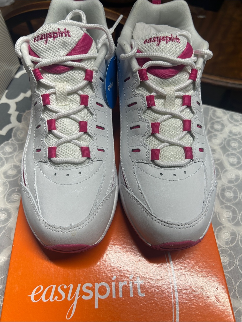 Easy Spirit women White and Pink Lightweight Athletic Sneakers